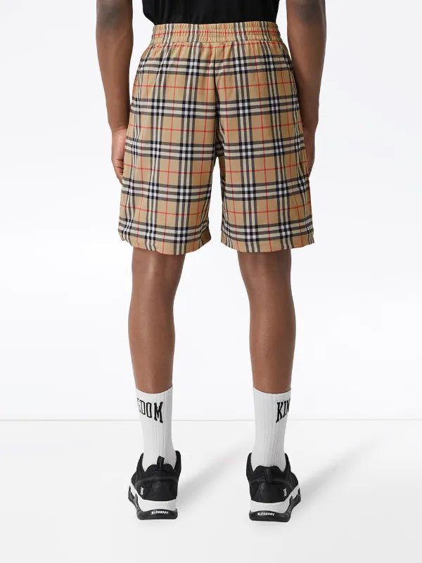 Burberry short - Featurehead